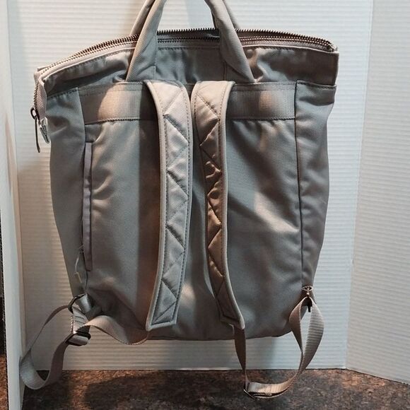 LULU LEMON Gray Backpack with Dual Handles For Toting AROUND TOWN..NEW CONDITION - Picture 4 of 11